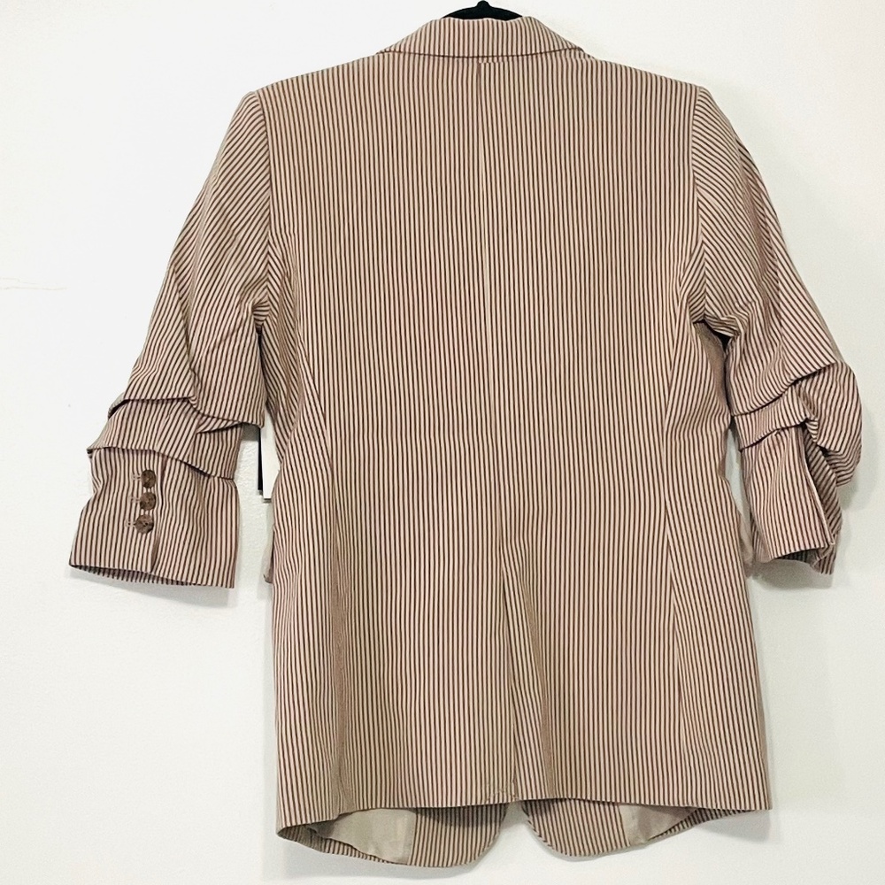 DKNY Ruched 3Q Sleeves One Button Pinstripe Blazer in Khaki Brown - Picture 12 of 13